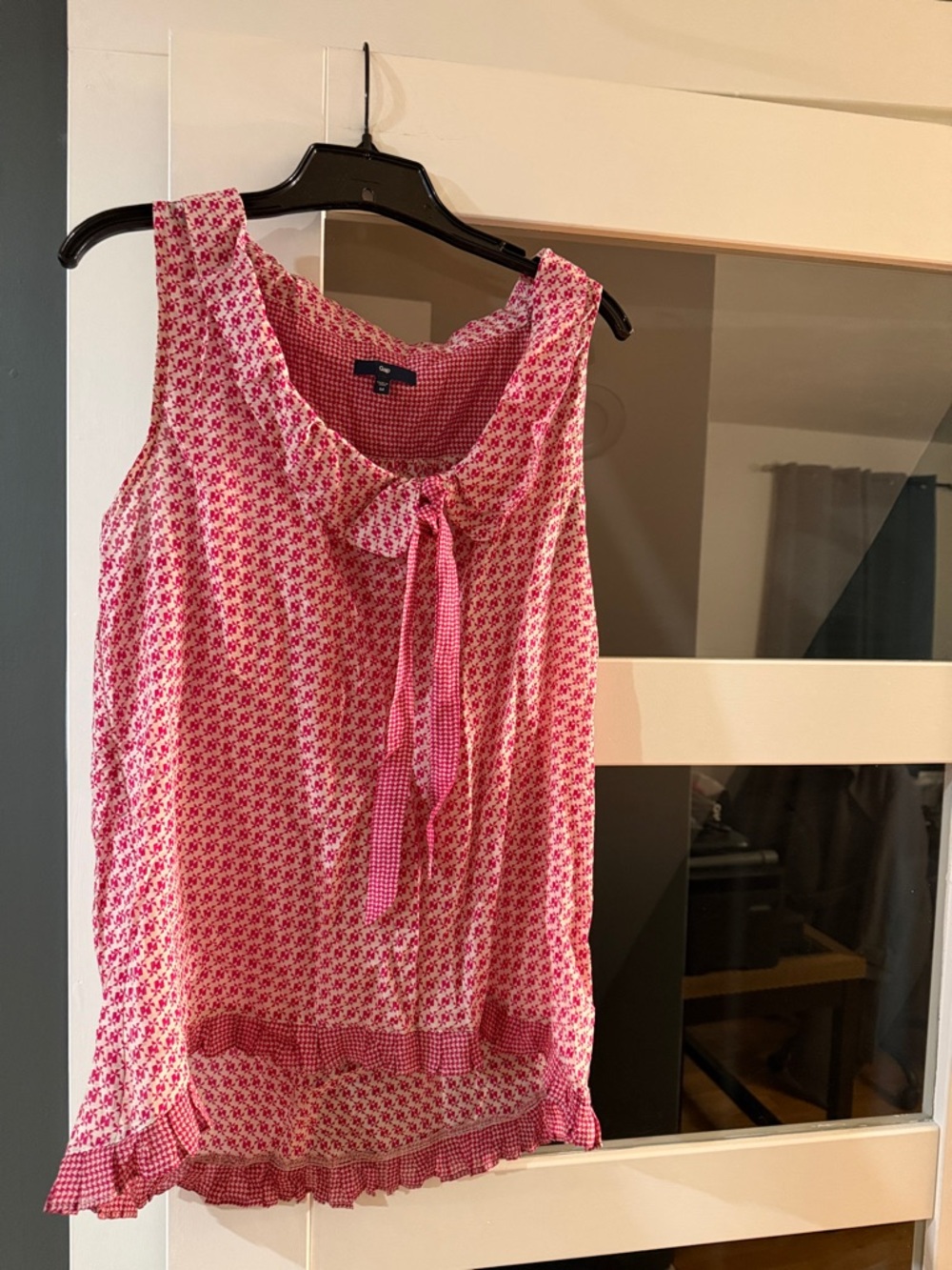 GAP Pink and White Geometric Sleeveless Blouse with Tie